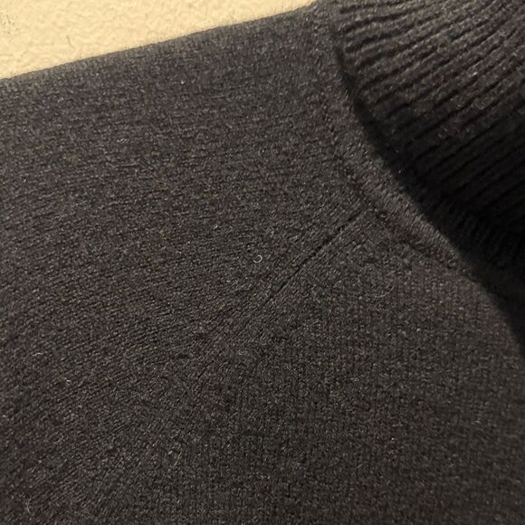 GAP True Black Recycled Cashmere Turtleneck Sweater size medium - Picture 4 of 10